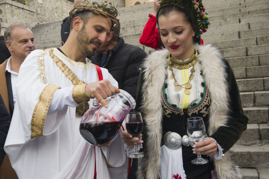 Рекорден брой винопроизводители участваха в „Дефиле на младото вино 2023“